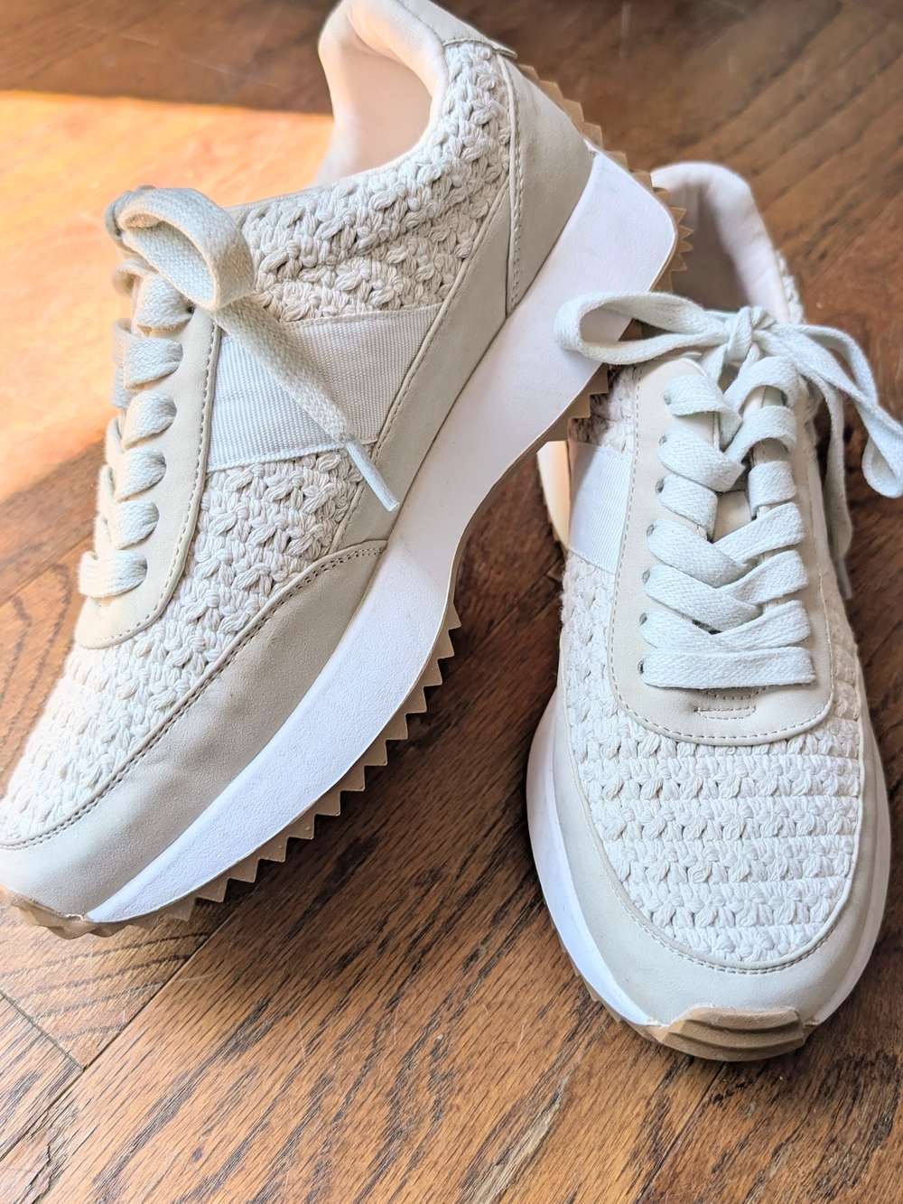 Dulce Vita Lace Up Sneakers